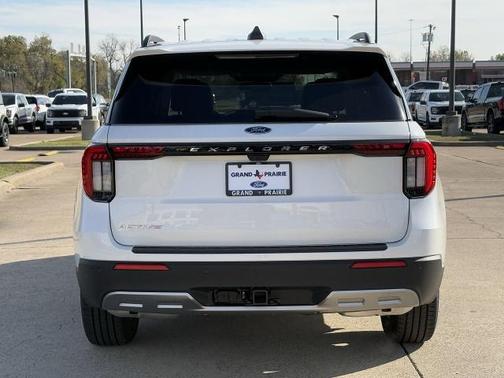 Star White Metallic Tri-Coat 2026 Ford Explorer Active