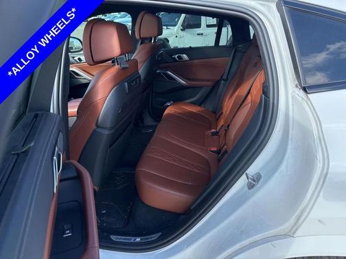 2022 BMW X6 M50i