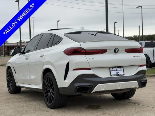 2022 BMW X6 M50i