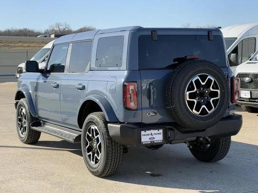 Azure Gray Metallic Tri-Coat 2025 Ford Bronco Outer Banks