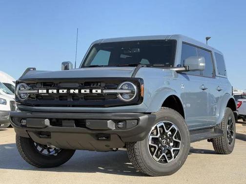 Azure Gray Metallic Tri-Coat 2025 Ford Bronco Outer Banks