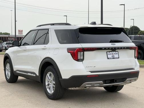 2025 Ford Explorer Active