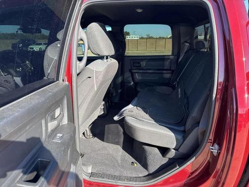 2022 RAM 2500 Tradesman Crew Cab 4x4 6'4' Box