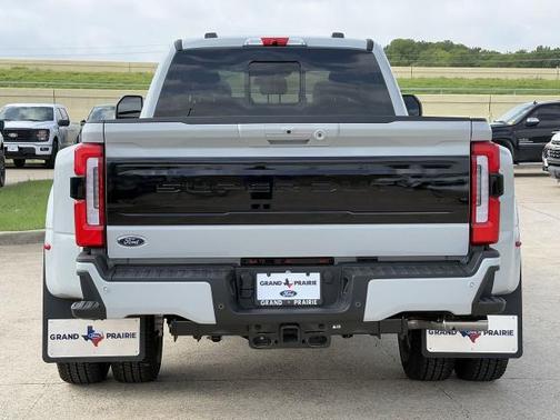 2025 Ford F-350 Platinum
