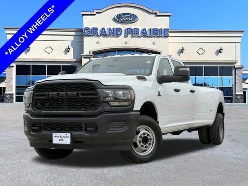 2023 RAM 3500 Tradesman Crew Cab 4x4 8' Box