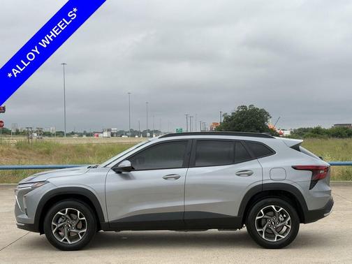 Sterling Gray Metallic 2026 Chevrolet Trax LT