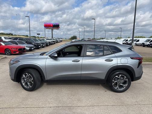 Sterling Gray Metallic 2026 Chevrolet Trax LT