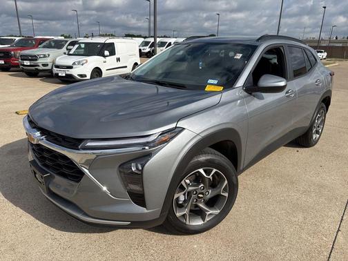 Sterling Gray Metallic 2026 Chevrolet Trax LT