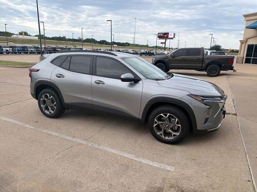Sterling Gray Metallic 2026 Chevrolet Trax LT