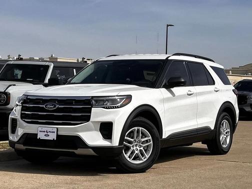 Star White Metallic Tri-Coat 2026 Ford Explorer Active w/200A Pkg