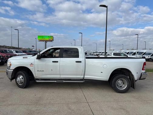 2024 RAM 3500 Big Horn Crew Cab 4x4 8' Box