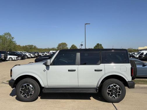 Avalanche Gray 2026 Ford Bronco Outer Banks