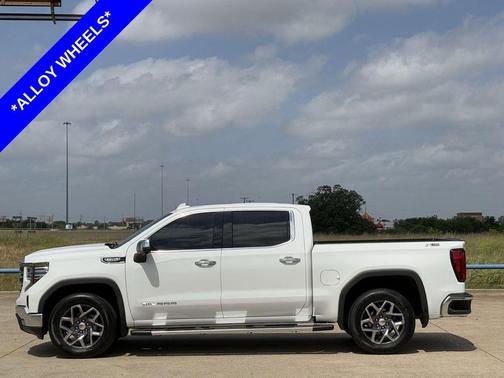 Summit White 2022 GMC Sierra 1500 SLT