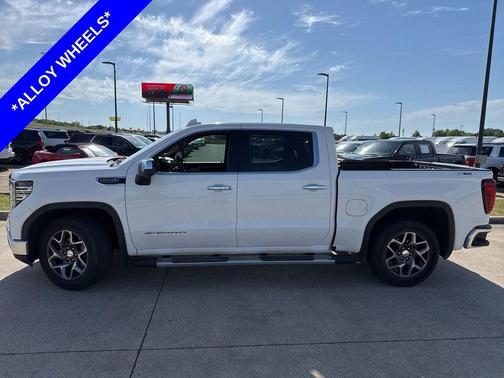 Summit White 2022 GMC Sierra 1500 SLT