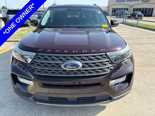 Jewel Red Metallic Tinted Clearcoat 2023 Ford Explorer XLT
