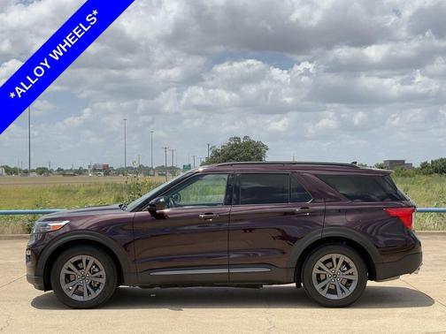 Jewel Red Metallic Tinted Clearcoat 2023 Ford Explorer XLT