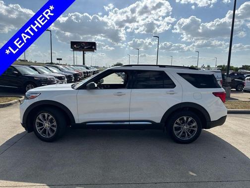 Star White Metallic Tri-Coat 2023 Ford Explorer XLT