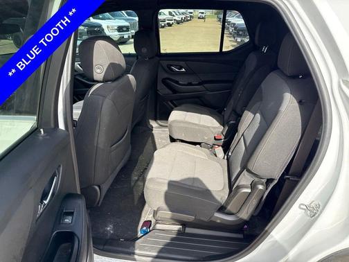 Summit White 2023 Chevrolet Traverse LT Cloth