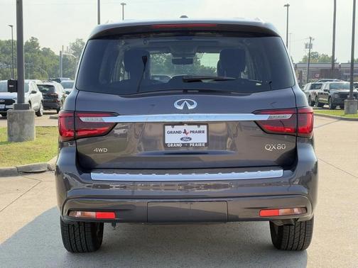 2023 INFINITI QX80 Luxe