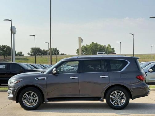 2023 INFINITI QX80 Luxe