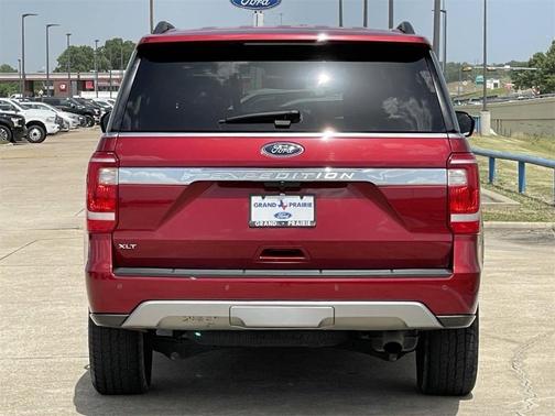 Photo 4 of 30 of 2019 Ford Expedition XLT