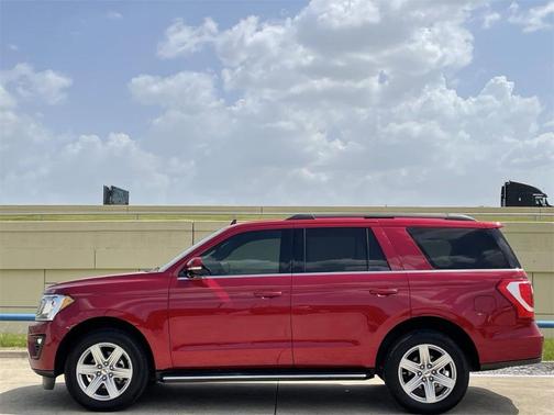 Photo 3 of 30 of 2019 Ford Expedition XLT