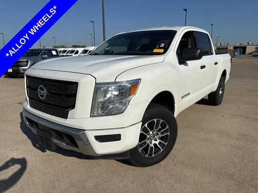 2022 Nissan Titan SV