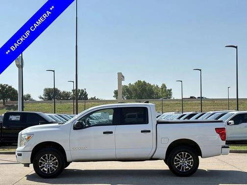 2022 Nissan Titan SV