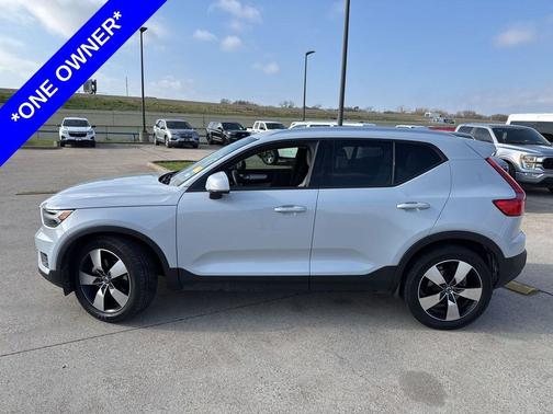 2020 Volvo XC40 T5 Momentum