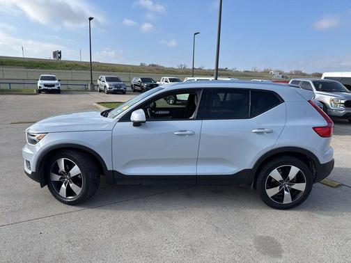 2020 Volvo XC40 T5 Momentum