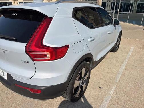 2020 Volvo XC40 T5 Momentum
