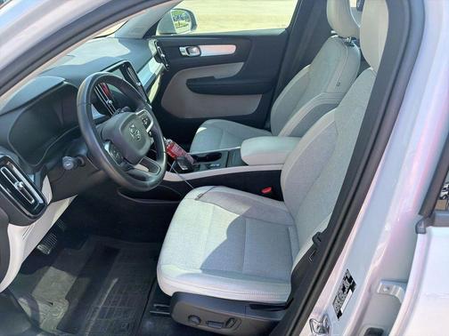 2020 Volvo XC40 T5 Momentum