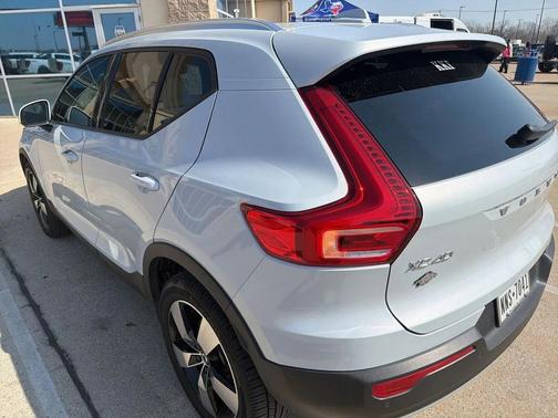 2020 Volvo XC40 T5 Momentum