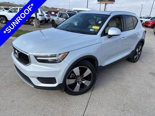 2020 Volvo XC40 T5 Momentum