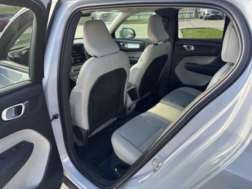 2020 Volvo XC40 T5 Momentum