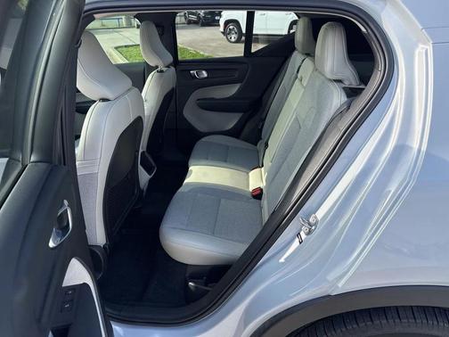 2020 Volvo XC40 T5 Momentum