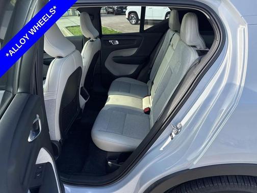 2020 Volvo XC40 T5 Momentum