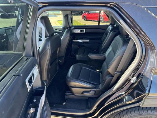 Agate Black 2022 Ford Explorer Limited