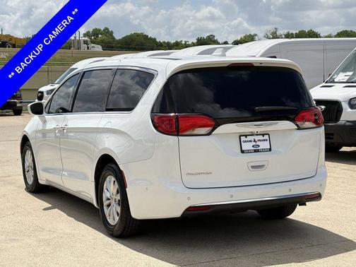 Bright White Clearcoat 2020 Chrysler Pacifica Touring