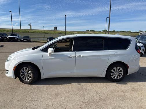 2020 Chrysler Pacifica Touring