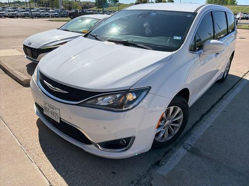 2020 Chrysler Pacifica Touring