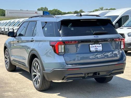 2025 Ford Explorer ST-Line