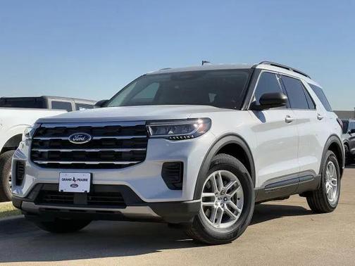 Space White Metallic 2026 Ford Explorer Active w/200A Pkg