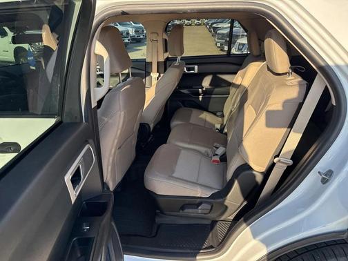 2022 Ford Explorer Base