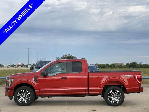 Hot Pepper Red Metallic Tinted Clearcoat 2023 Ford F-150 XL