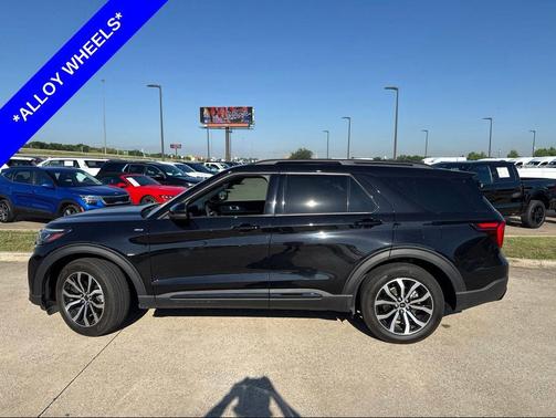 Agate Black Metallic 2025 Ford Explorer ST-Line