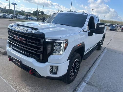 Summit White 2022 GMC Sierra 2500 AT4