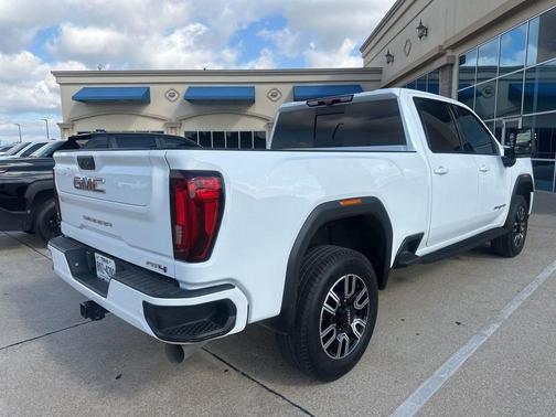 Summit White 2022 GMC Sierra 2500 AT4