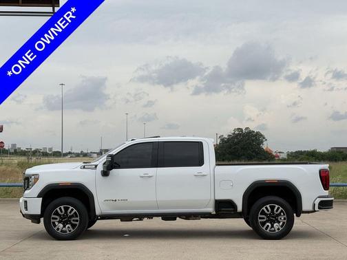 Summit White 2022 GMC Sierra 2500 AT4