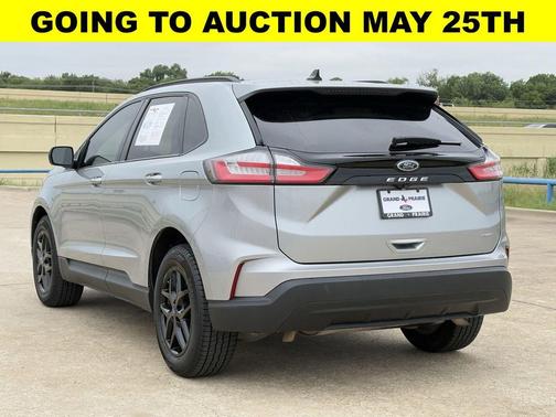 Iconic Silver Metallic 2022 Ford Edge SE